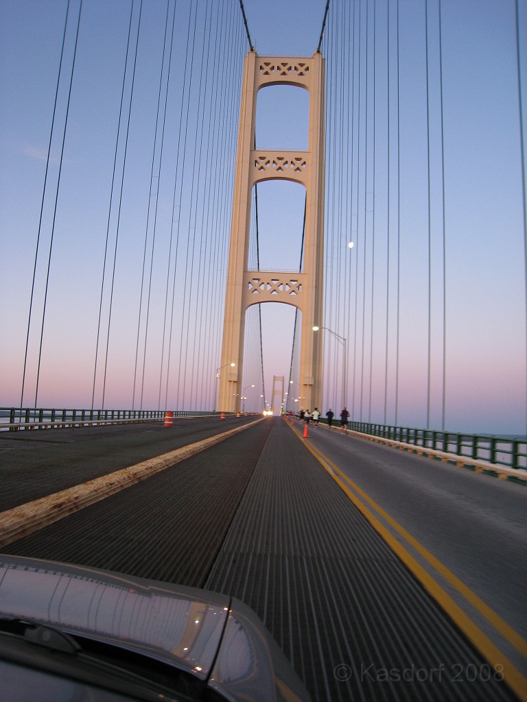 Mackinaw Island Area May 2008 0049.jpg - Look the bridge is leaning!! It must be all that stomping. Quick everybody (but me) STOP for 10 minutes!